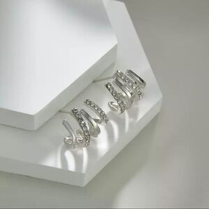 4 CLAW SILVERTONE EARRINGS